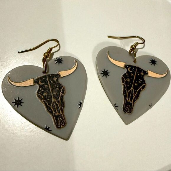 WESTERN HEART EARRINGS – LONGHORN SKULL & STAR DETAIL - Picture 16 of 17